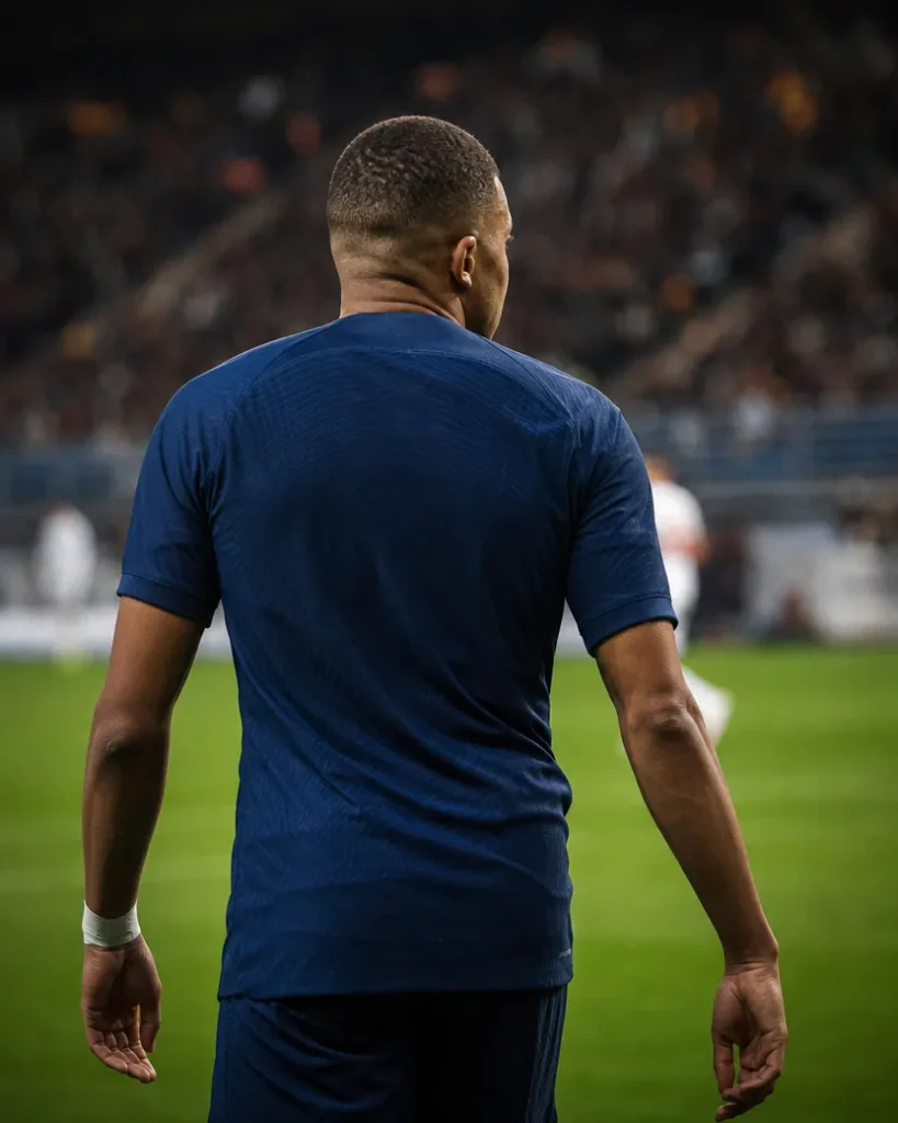 Ile zarabia Kylian Mbappé?